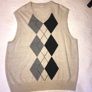 Men’s bundle of 2 sweater vest.